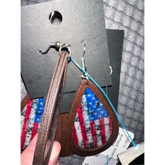 American Flag Wooden Ear Earrings Vintage appearance teardrop - Picture 2 of 3